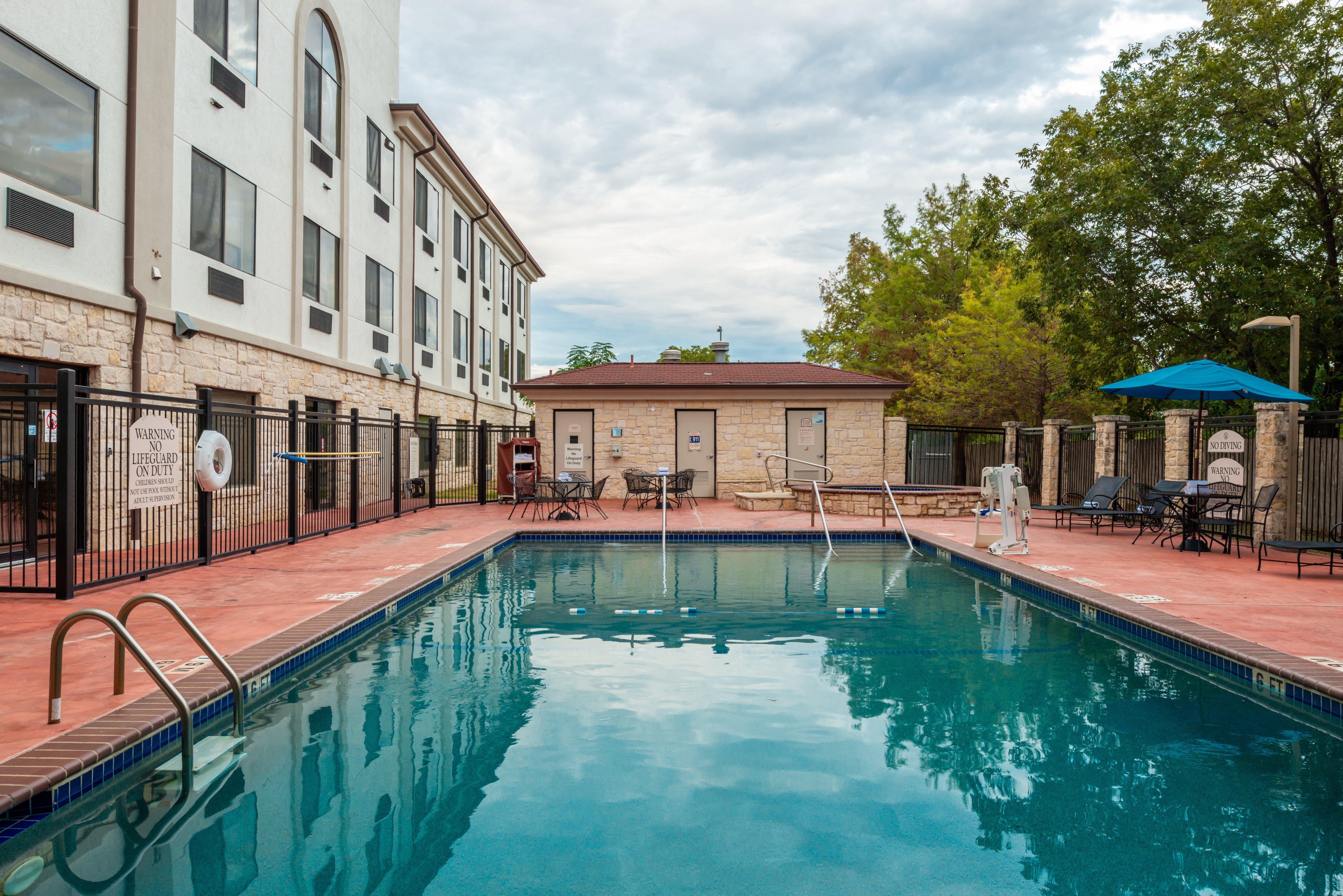 Holiday Inn Express & Suites Austin Nw - Lakeline By Ihg Екстериор снимка